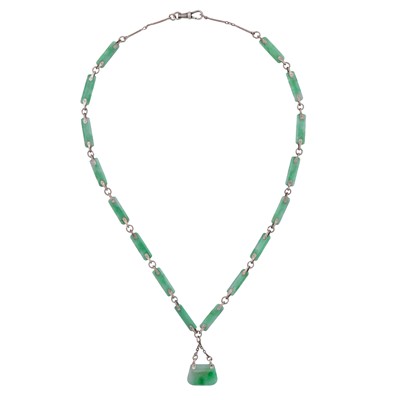 Lot 319 - A jadeite pendant necklace