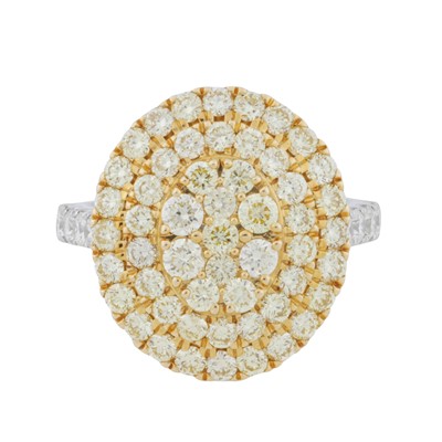 Lot 222 - A yellow and white diamond dress ring