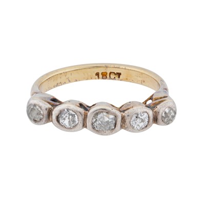 Lot 212 - A diamond five stone ring