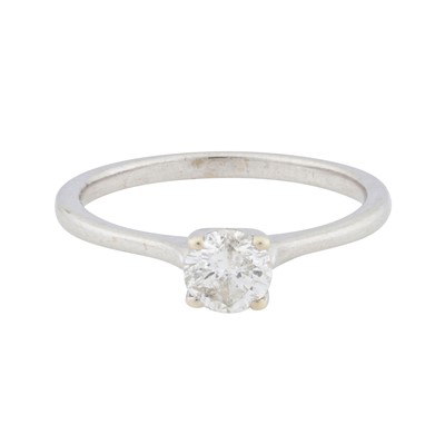 Lot 260 - A diamond single stone ring