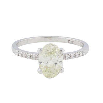 Lot 297 - A yellow and white diamond ring