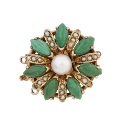 Lot 69 - A pearl and green onyx push clasp / brooch