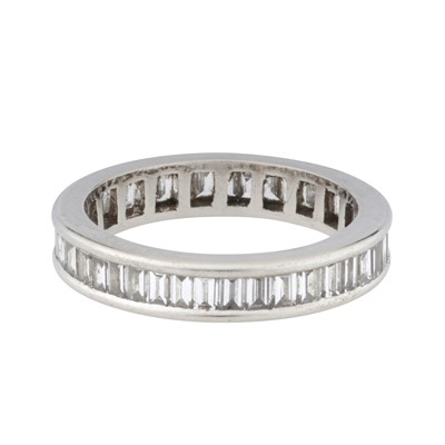 Lot 284 - A diamond eternity ring