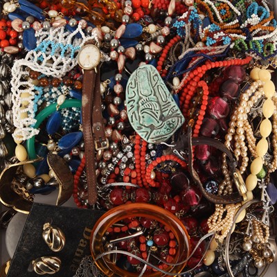 Lot 462 - A collection of silver and costume jewellery