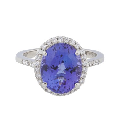 Lot 17 - Rhapsody Ι A tanzanite and diamond cluster ring