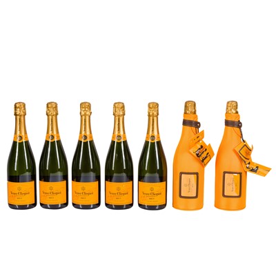 Lot 70 - Veuve Clicquot Brut NV - 8 Bottles
