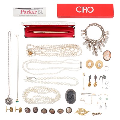 Lot 106 - A collection of silver and costume jewellery