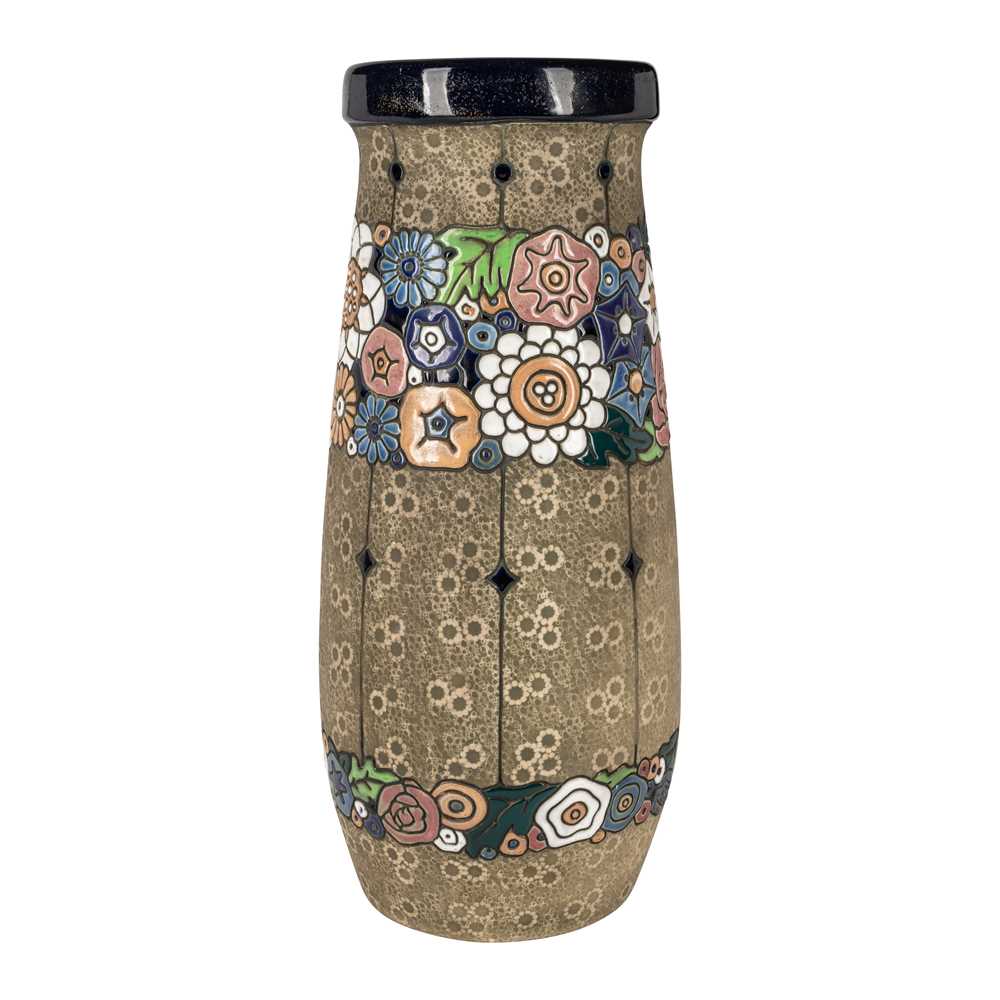 Lot 89 - Amphora (Czech)