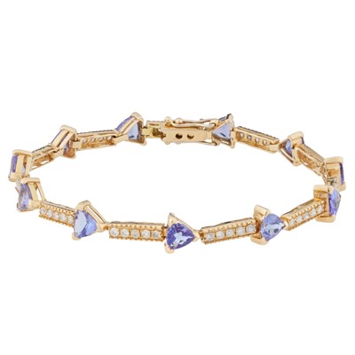 Lot 20 - A tanzanite and diamond bracelet