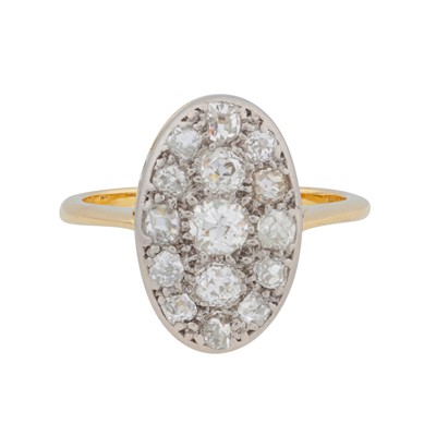 Lot 225 - A diamond dress ring