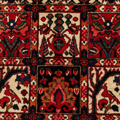 Lot 77 - A fine Bakhtiari large rug, west Persia
