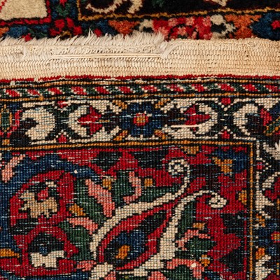 Lot 77 - A fine Bakhtiari large rug, west Persia