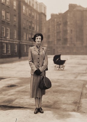 Lot 216 - Norman Parkinson (1913-1990)