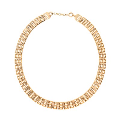 Lot 223 - A gate choker necklace