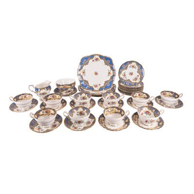 Lot 369 - A Paragon Honiton pattern part tea service together with a Paragon pompadour part set