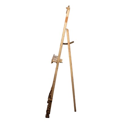 Lot 50 - A Louis XVI style painted and parcel gilt easel, 20th century