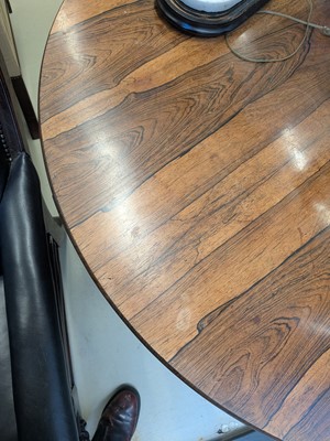 Lot 11 - A Regency rosewood circular dining table