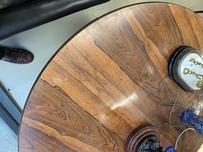 Lot 11 - A Regency rosewood circular dining table