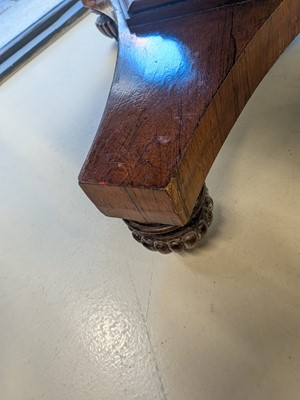 Lot 11 - A Regency rosewood circular dining table