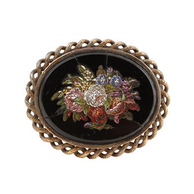 Lot 224 - An early Victorian micromosaic brooch