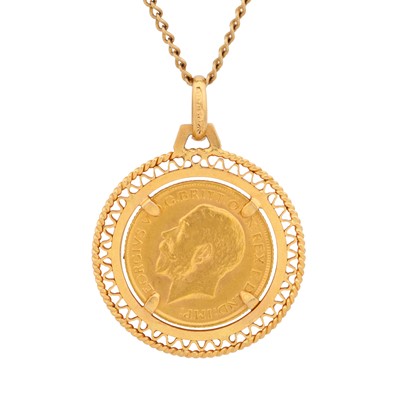 Lot 152 - A full sovereign coin necklace