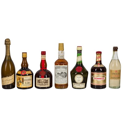 Lot 453 - Mixed Spirits Box - 7 bottles