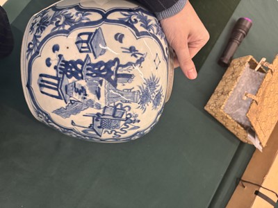 Lot 93 - A large Chinese blue and white jar, early 20th century