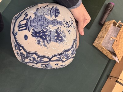 Lot 93 - A large Chinese blue and white jar, early 20th century