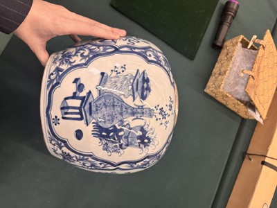Lot 93 - A large Chinese blue and white jar, early 20th century