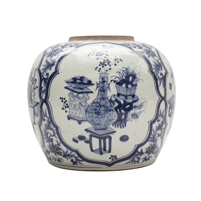Lot 93 - A large Chinese blue and white jar, early 20th century