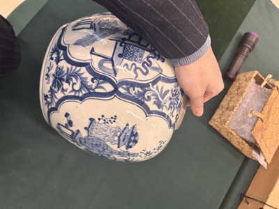 Lot 93 - A large Chinese blue and white jar, early 20th century