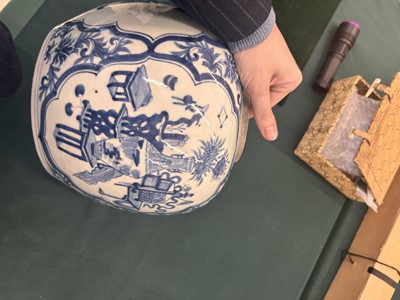 Lot 93 - A large Chinese blue and white jar, early 20th century