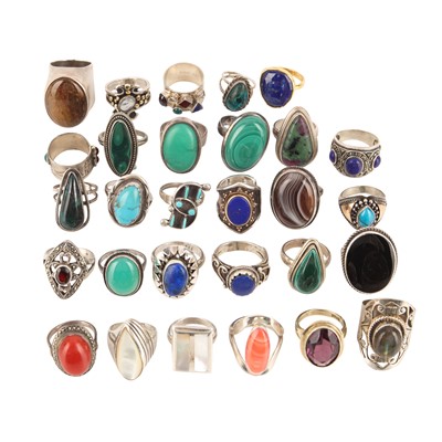 Lot 115 - A collection of gem set rings