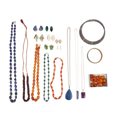 Lot 102 - A collection of gem set jewellery