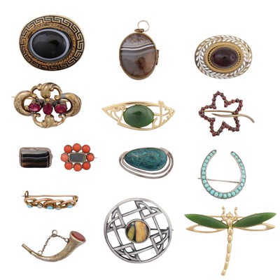 Lot 244 - A collection of brooches