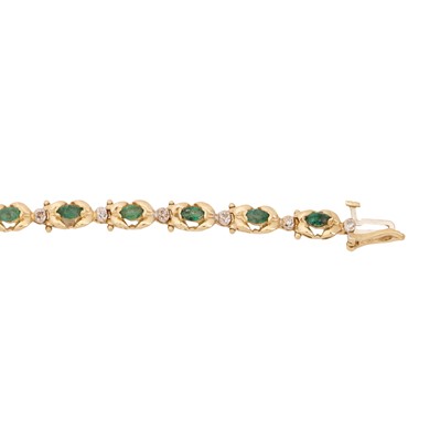 Lot 74 - An emerald and diamond bracelet
