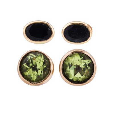 Lot 224 - Two pairs of stud earrings