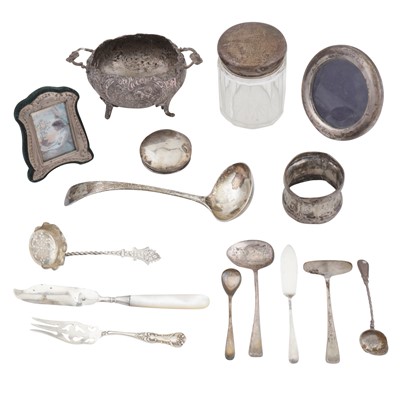 Lot 662 - A mixed group of sterling silver
