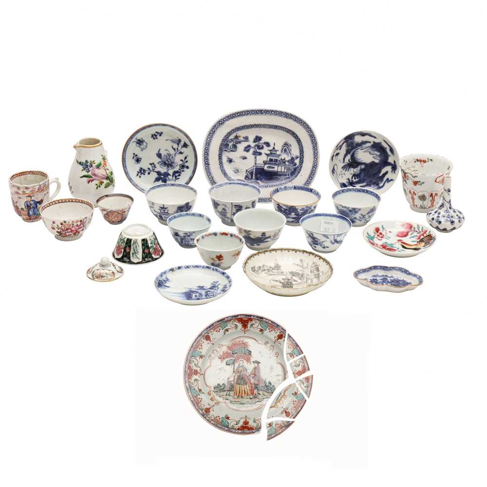 Lot 59 - A group of Chinese ceramics, Qing dynasty, Kangxi period - 19th century