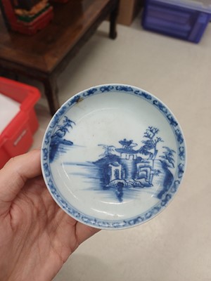 Lot 59 - A group of Chinese ceramics, Qing dynasty, Kangxi period - 19th century