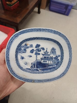 Lot 59 - A group of Chinese ceramics, Qing dynasty, Kangxi period - 19th century