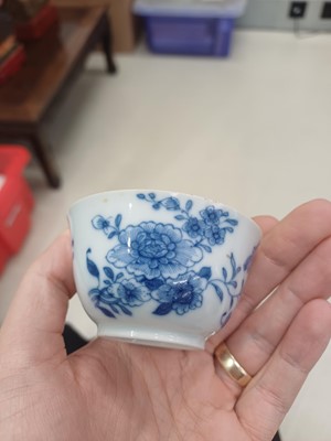 Lot 59 - A group of Chinese ceramics, Qing dynasty, Kangxi period - 19th century