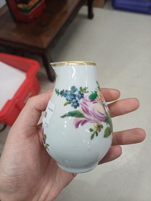 Lot 59 - A group of Chinese ceramics, Qing dynasty, Kangxi period - 19th century