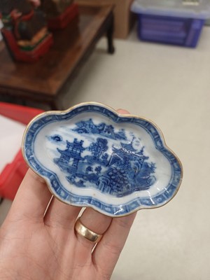 Lot 59 - A group of Chinese ceramics, Qing dynasty, Kangxi period - 19th century