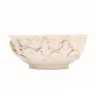 Lot 68 - A Chinese soft-paste footed bowl, Qing dynasty, 18th century
