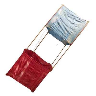 Lot 195 - Vintage ‘weather’ kite