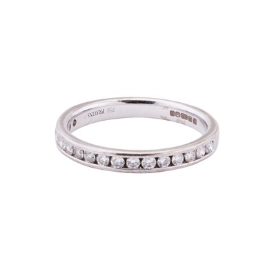Lot 437 - Pravins Ι A diamond half eternity ring