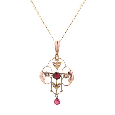 Lot 38 - A garnet and seed pearl pendant necklace