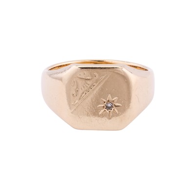 Lot 202 - A diamond signet ring