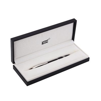 Lot 514 - Montblanc Starwalker black and stainless steel cased ballpoint pen